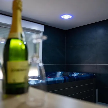 Appartement Jacuzzi Strasbourg Exterior photo
